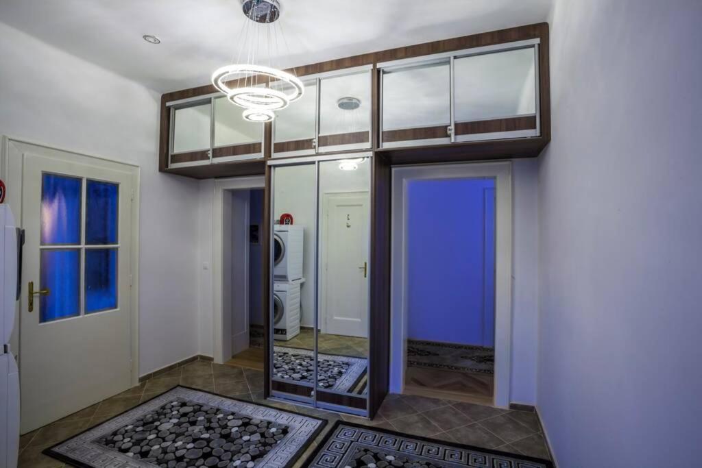 Luxury Air-Conditioned Family Apartment Spitalska Old Town Братислава Екстер'єр фото