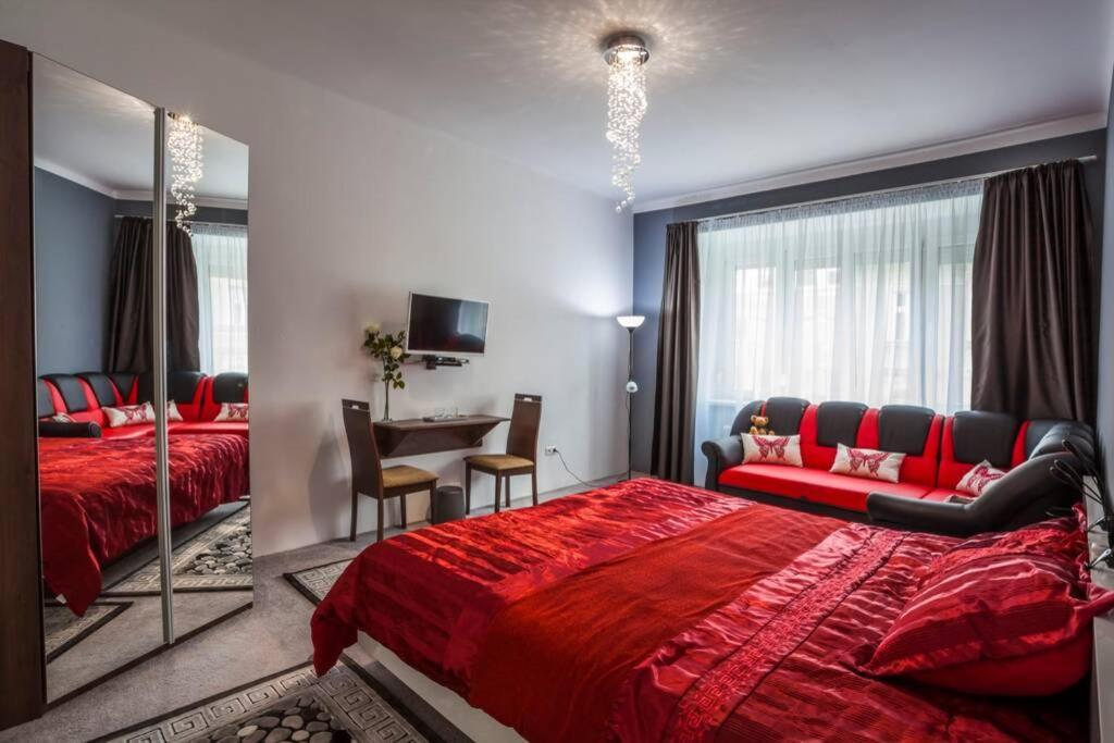Luxury Air-Conditioned Family Apartment Spitalska Old Town Братислава Екстер'єр фото