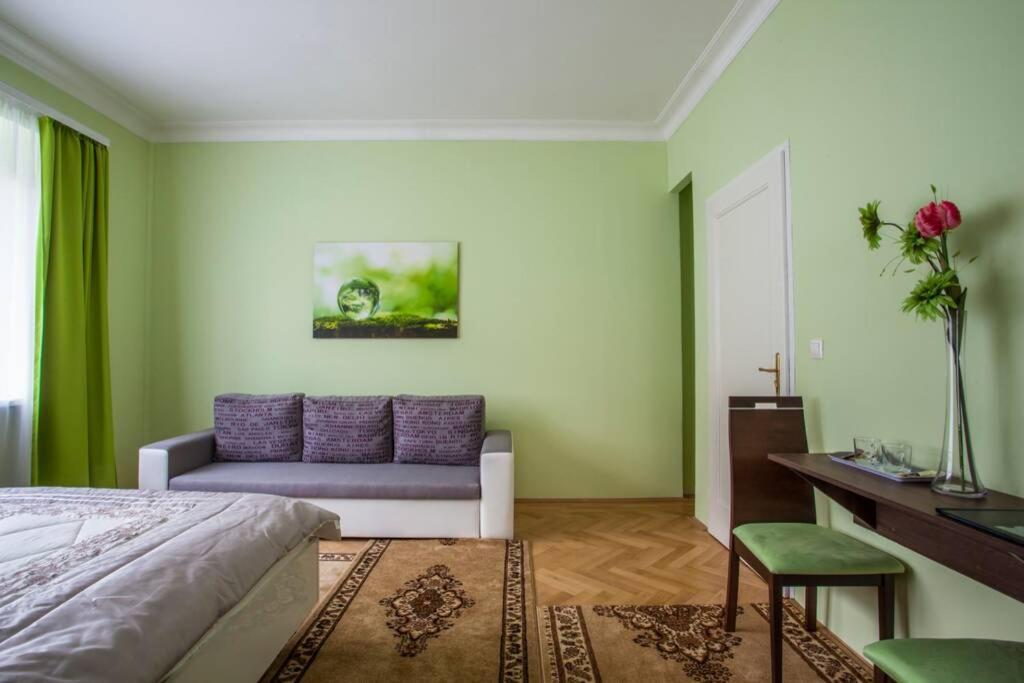 Luxury Air-Conditioned Family Apartment Spitalska Old Town Братислава Екстер'єр фото